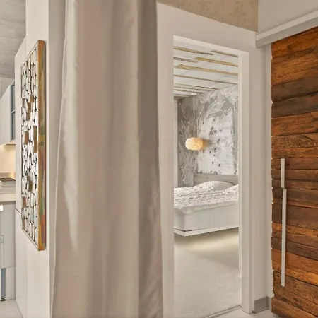 Design Lux Harmony In Bamboo Garden,no Shoes Allowed Inside Apartment *